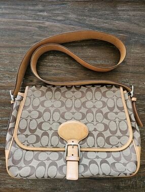 VINTAGE Coach 6081 Brown Signature C Cross Body Bag. Gently Used